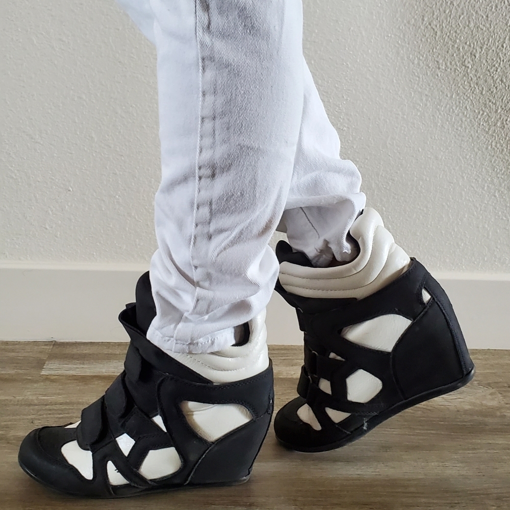 Shoes - Picture 4 of 4